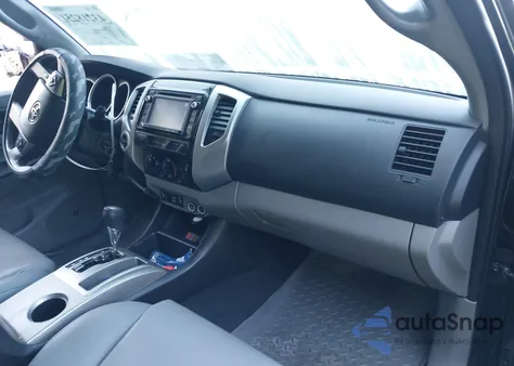 2015 Toyota Tacoma Base V6 z USA, uszkodzony, nr VIN 3TMLU4EN7FM174067